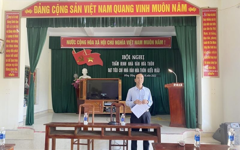 Khẩu hiệu trang trí nhà văn hóa thôn, UBND, mẫu pano đẹp 19 Hội trường nhà văn hóa trang trí bằng băng rôn, khẩu hiệu ngắn gọn xúc tích