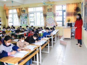 Kích thước bàn ghế giáo viên trên bục giảng dạy 4 Kích thước bàn ghế giáo viên trên bục giảng