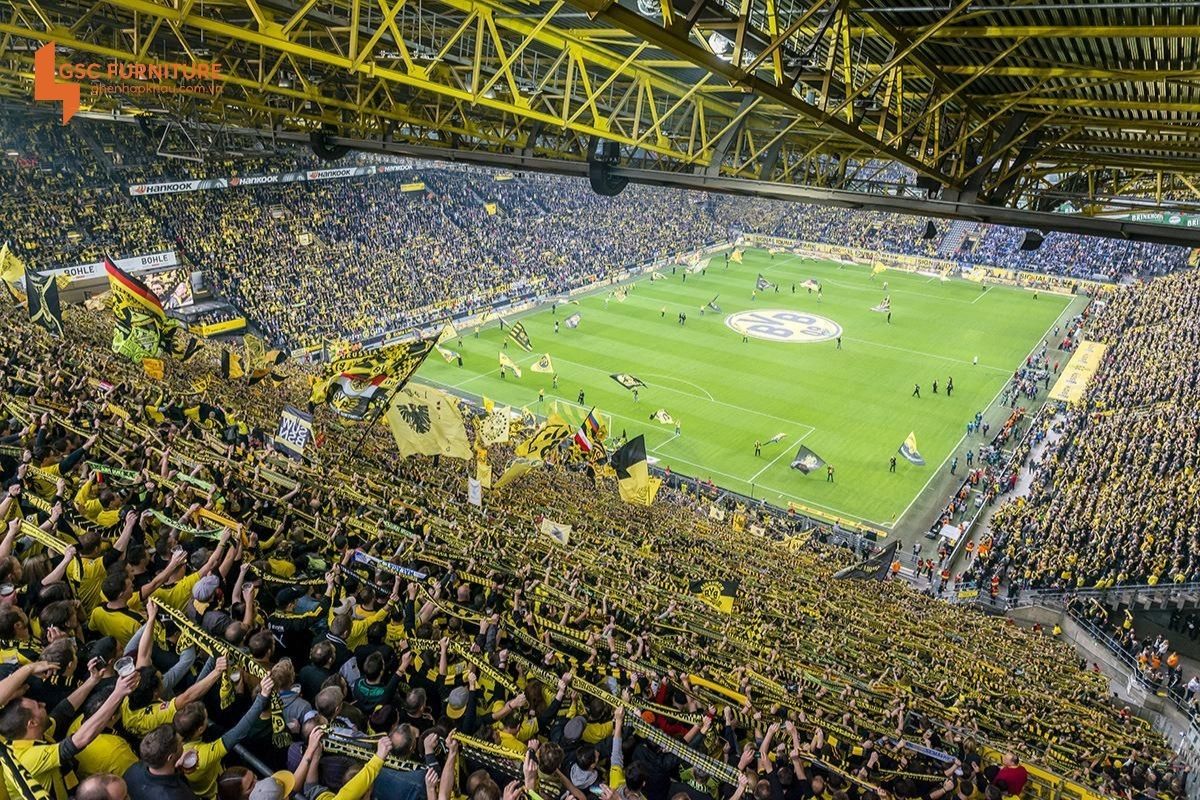 Toàn cảnh sân vận động Westfalenstadion ở Đức