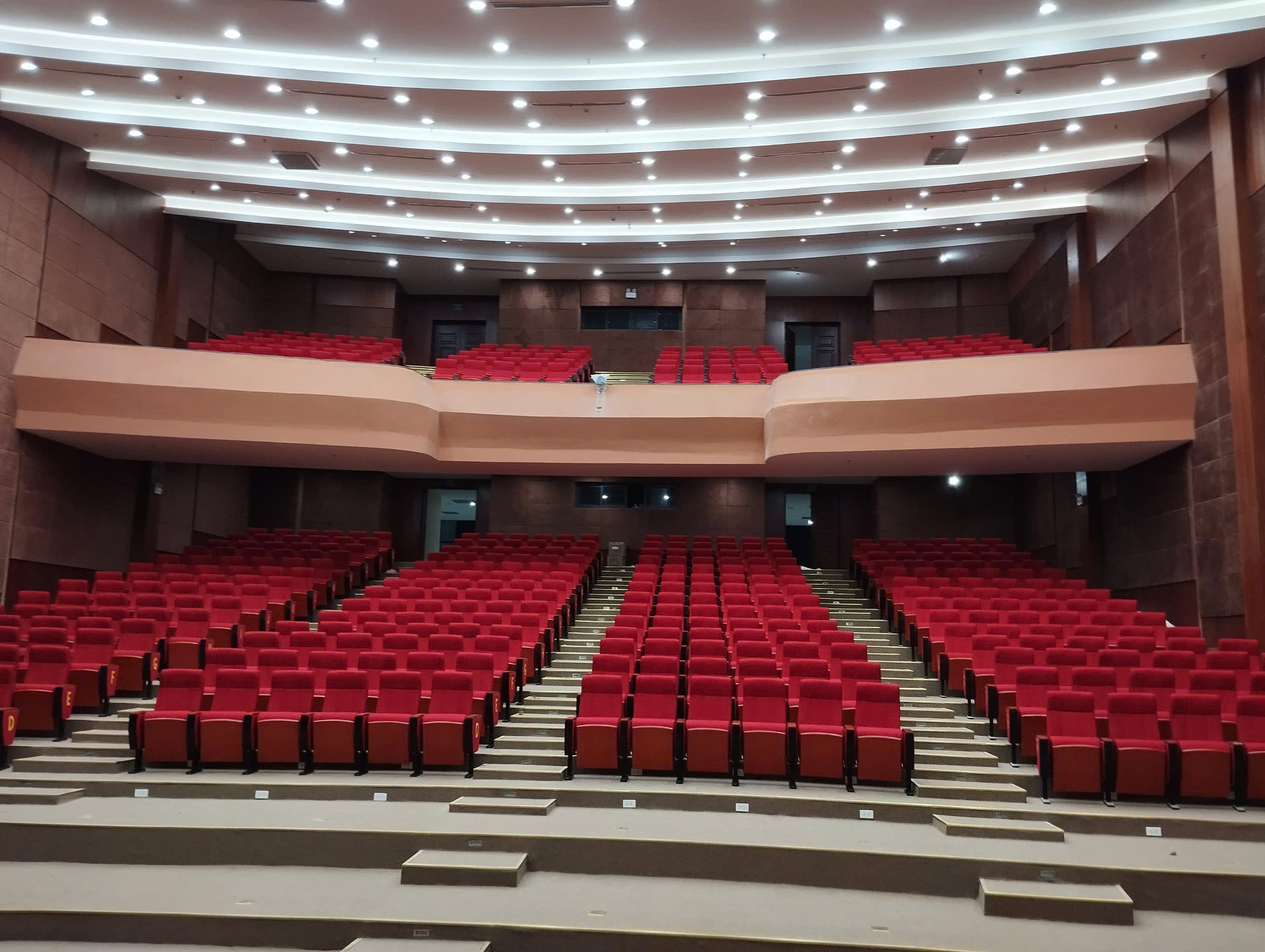 tiêu chí chọn ghế hội trường